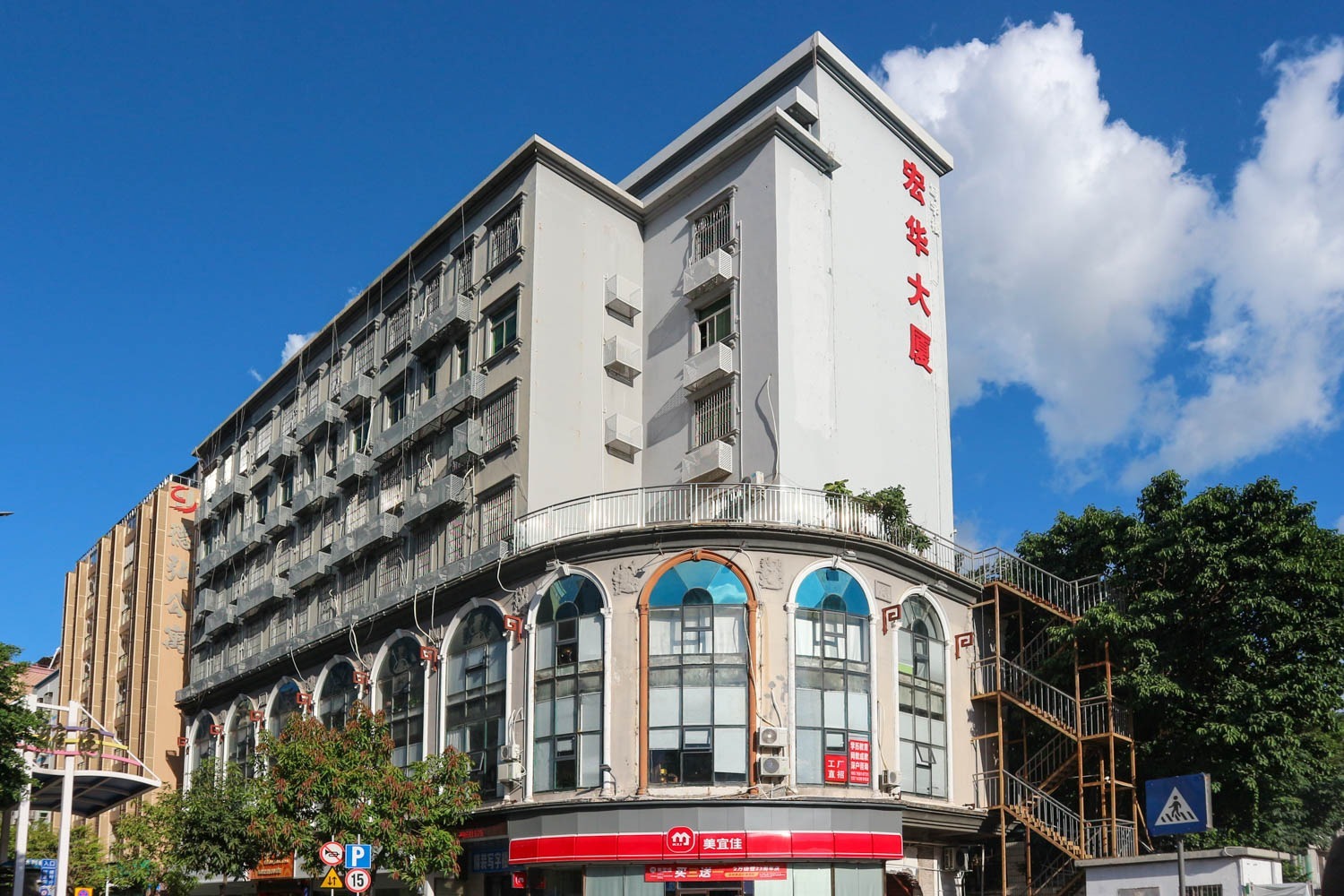 宏华大厦 - 深圳龙岗区写字楼出租 · 实景图 1