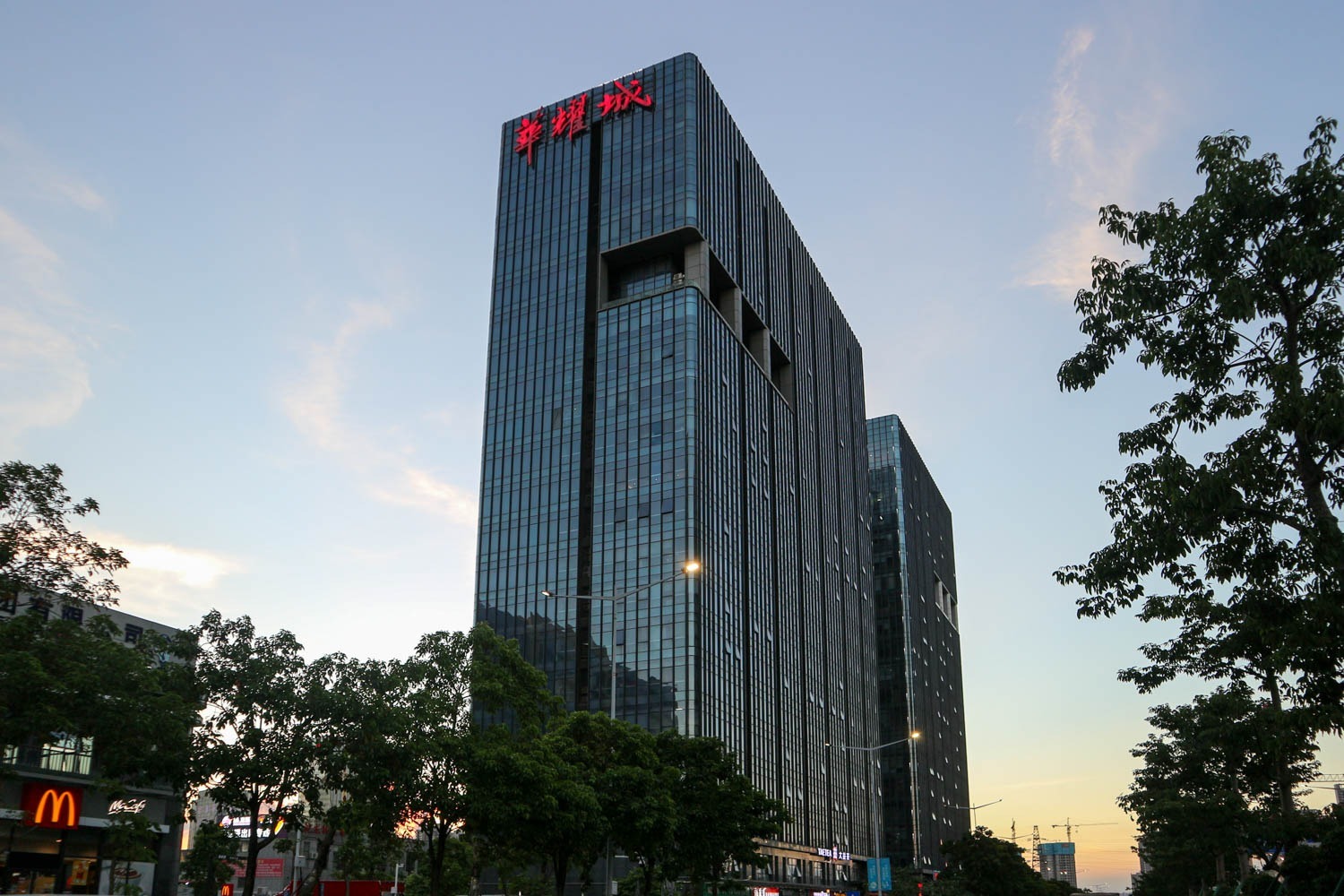 深圳华耀城中心 - 深圳龙岗区写字楼出租 · 资料图 3 深圳华耀城中心 楼盘图片