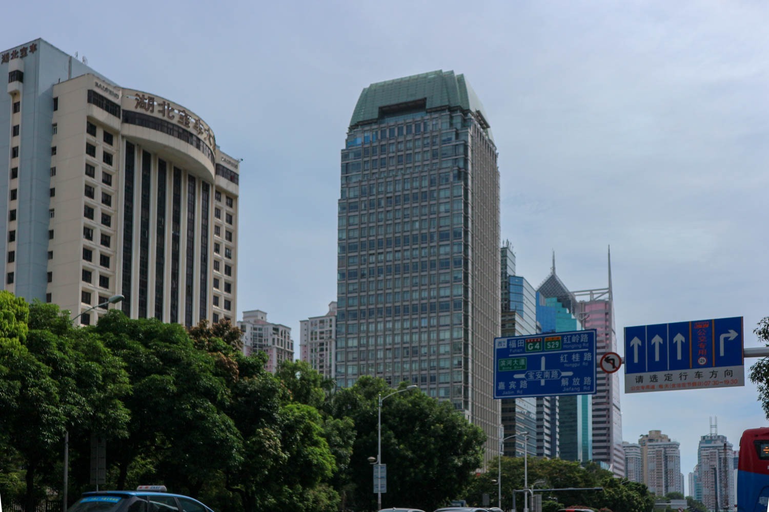 华润大厦 - 深圳罗湖区写字楼出租 · 实景图 1