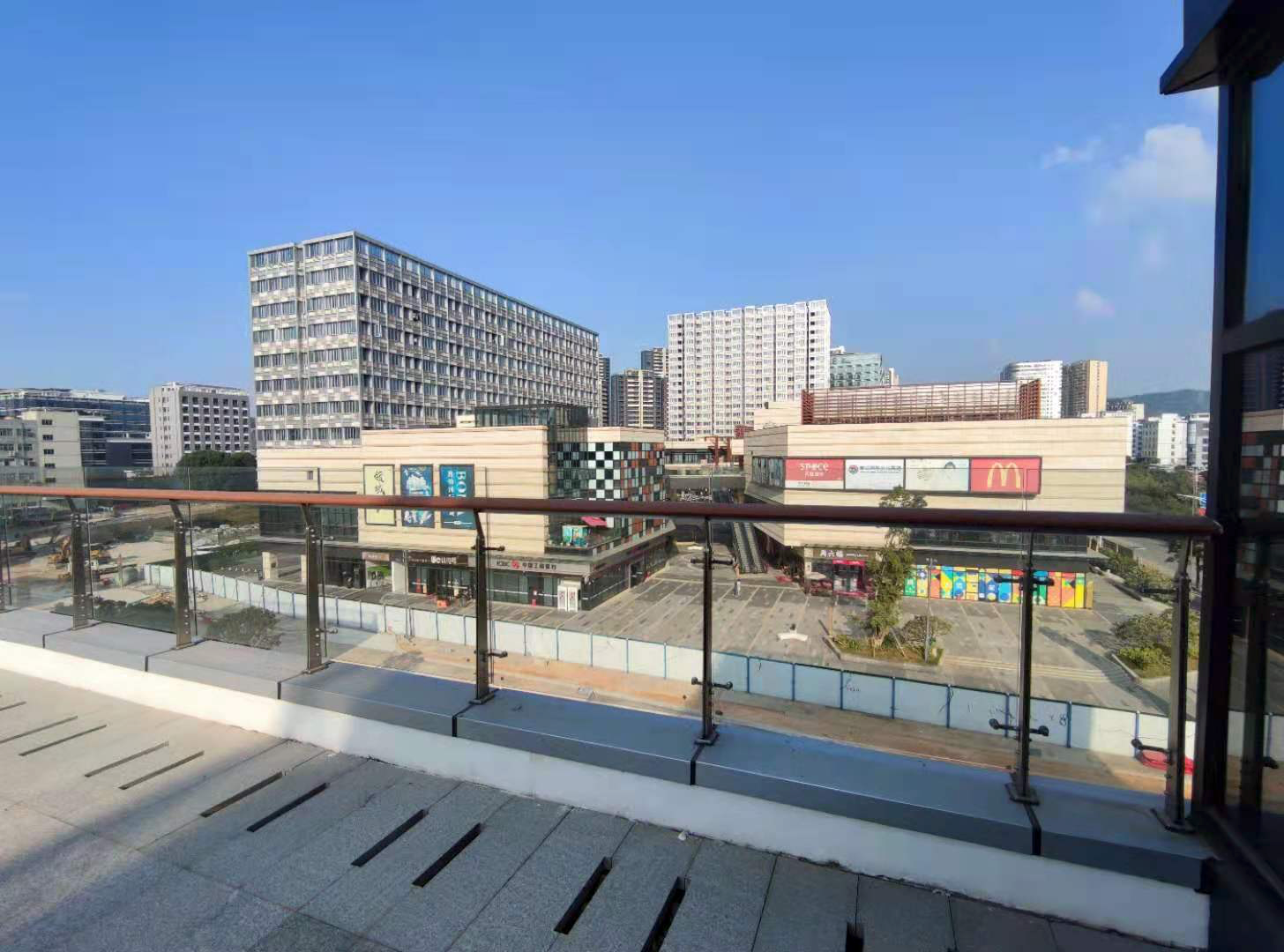 航城智谷(中城未来产业园) - 深圳宝安区写字楼出租 · 资料图 11 航城智谷(中城未来产业园) 楼盘图片