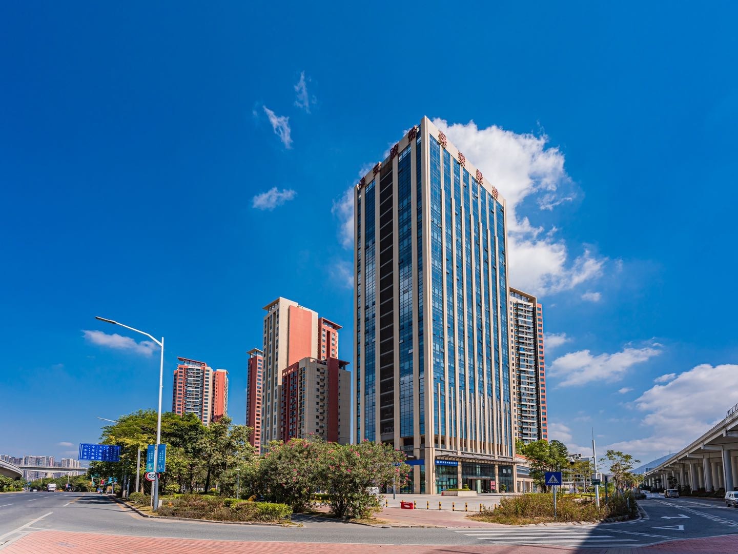 中兴智汇大厦 - 深圳龙岗区写字楼出租 · 实景图 1