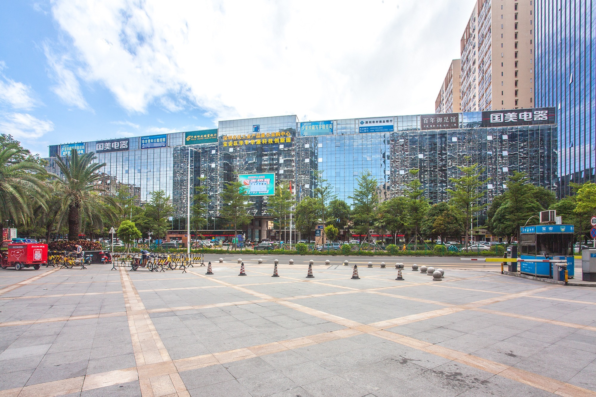名优工业产品展示采购中心 - 深圳宝安区写字楼出租 · 资料图 5 名优工业产品展示采购中心 楼盘图片