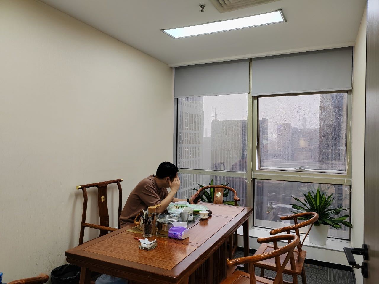 中心商务大厦272平米精装办公室出租_福田中心区 - 办公空间资料图 8 中心商务大厦 办公室隔间