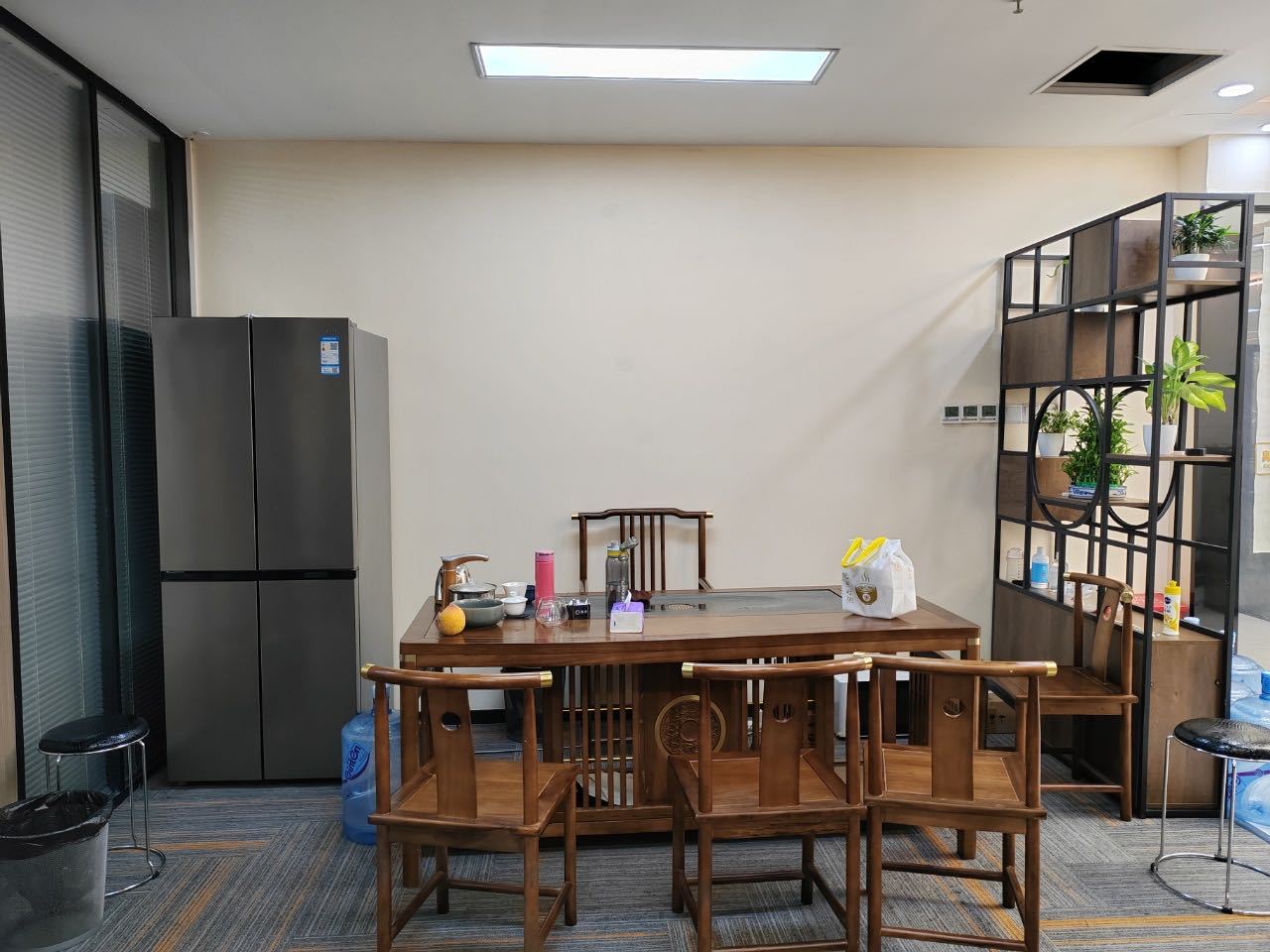 中心商务大厦272平米精装办公室出租_福田中心区 - 办公空间资料图 4 中心商务大厦 办公室隔间