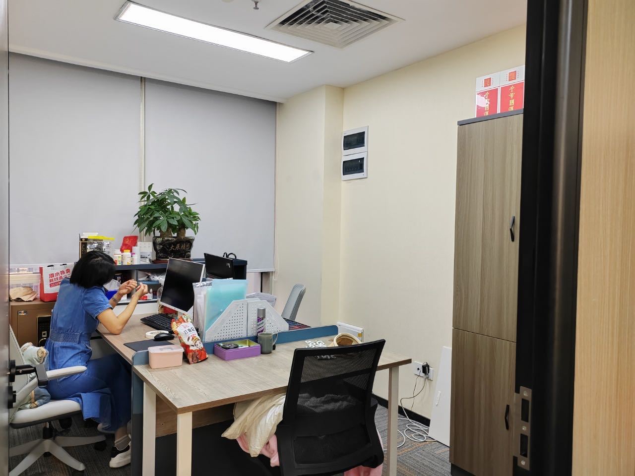 中心商务大厦272平米精装办公室出租_福田中心区 - 办公空间资料图 9 中心商务大厦 办公室隔间