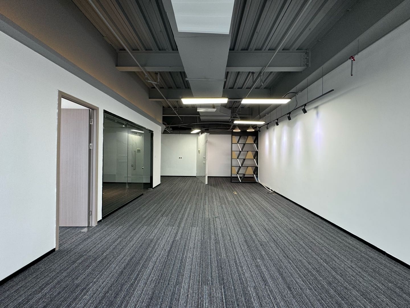 南园枫叶大厦187平米精装办公室出租_南油 - 办公空间资料图 4 南园枫叶大厦 办公室开间