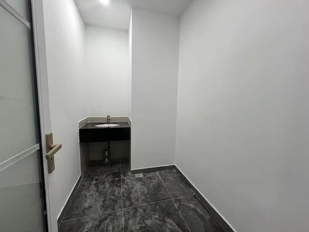 TCL国际E城396平米精装办公室出租_南头 - 办公空间资料图 4 TCL国际E城 办公室隔间