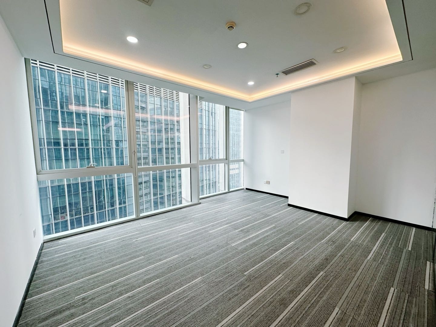 大冲商务中心543平米精装办公室出租_科技园 - 办公空间资料图 6 大冲商务中心 办公室隔间