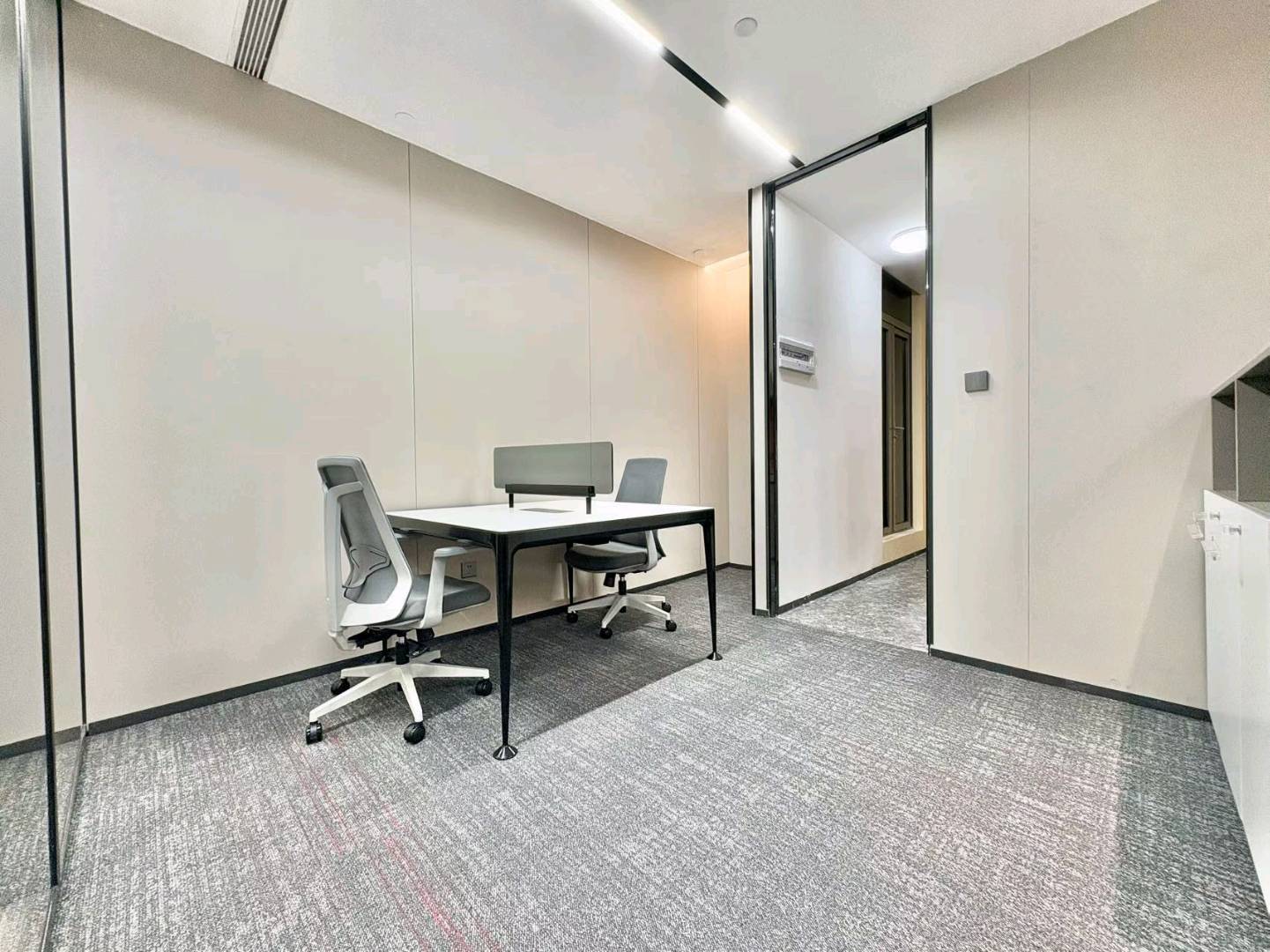 豪威科技大厦849平米精装办公室出租_科技园 - 办公空间资料图 7 豪威科技大厦 办公室隔间