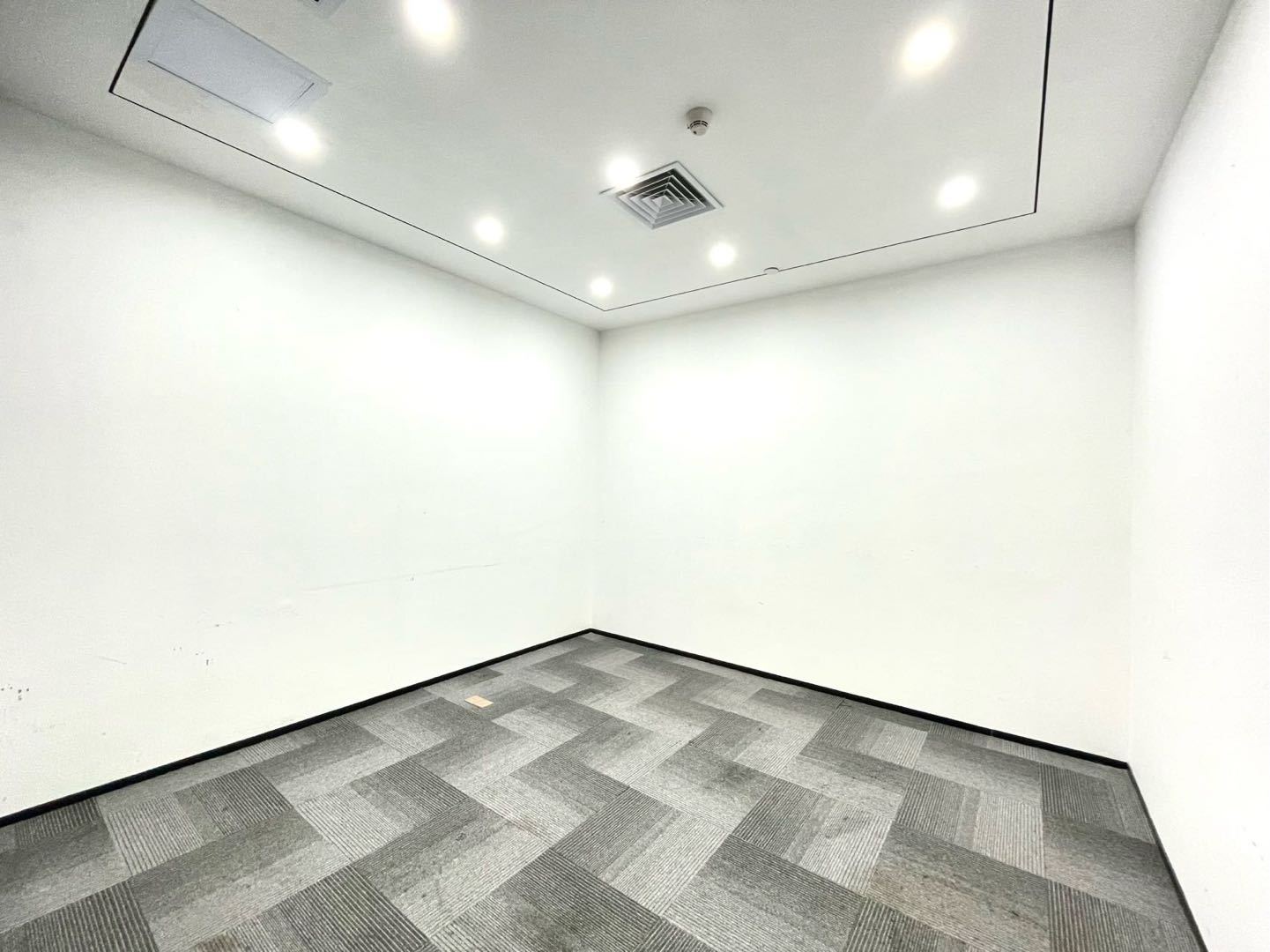 源政创业大厦466平米精装办公室出租_科技园 - 办公空间资料图 7 源政创业大厦 办公室隔间