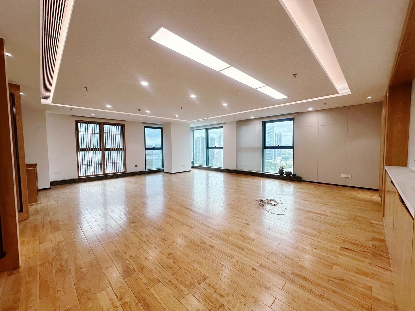 莲花广场1307.25平米精装办公室出租_南头 - 办公空间资料图 10 莲花广场 办公室隔间