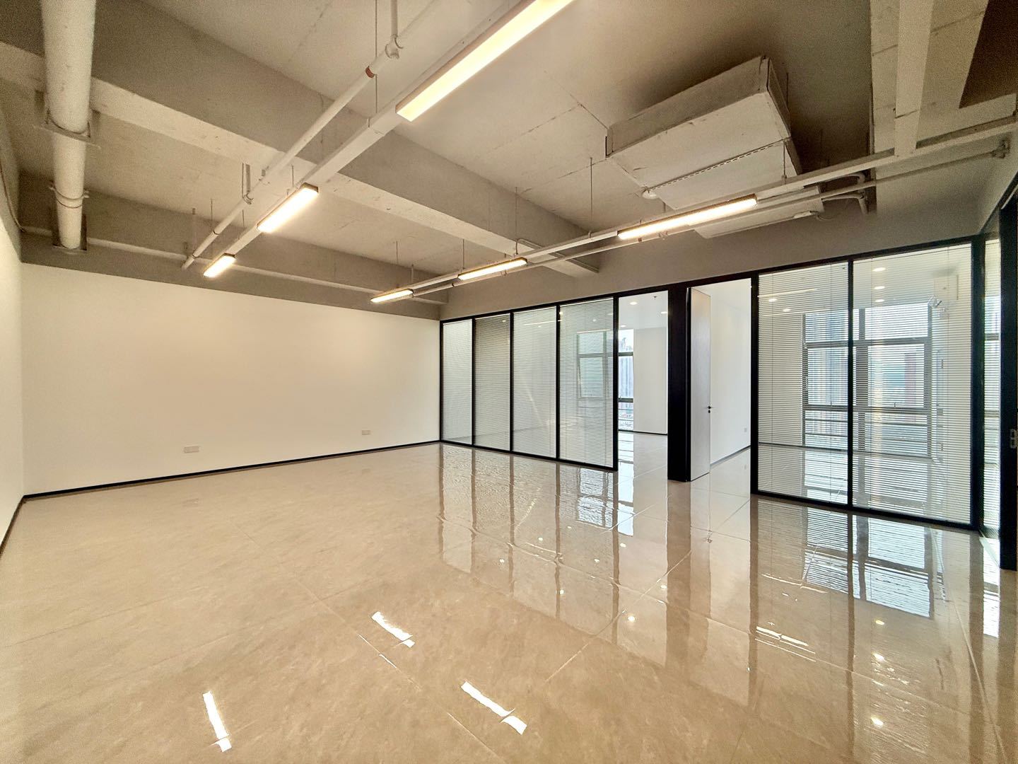 新生绿谷产业园178.6平米精装办公室出租_龙岗中心区 - 新生绿谷产业园写字楼出租户型 · 实景图 1