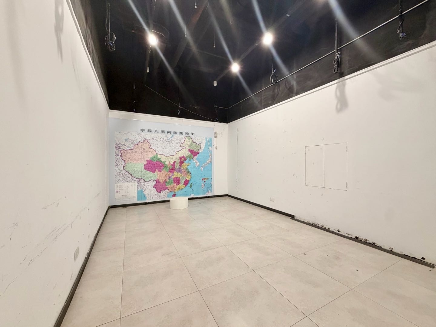 GDC环球数码大厦373平米精装办公室出租_科技园 - 办公空间资料图 7 GDC环球数码大厦 办公室隔间