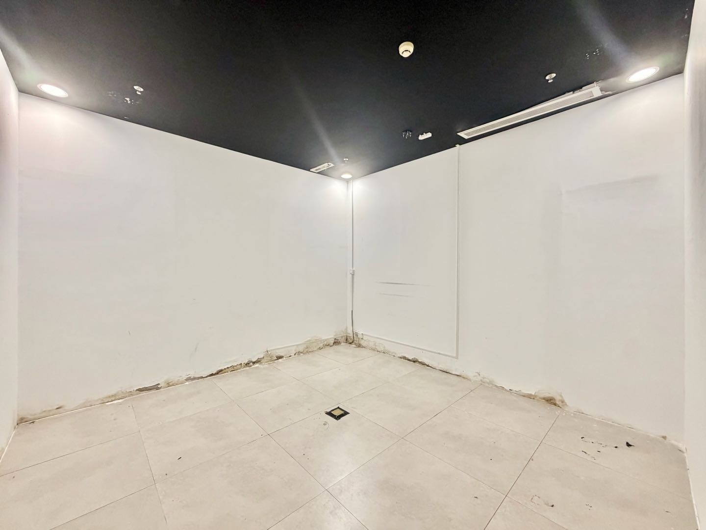 GDC环球数码大厦373平米精装办公室出租_科技园 - 办公空间资料图 9 GDC环球数码大厦 办公室隔间