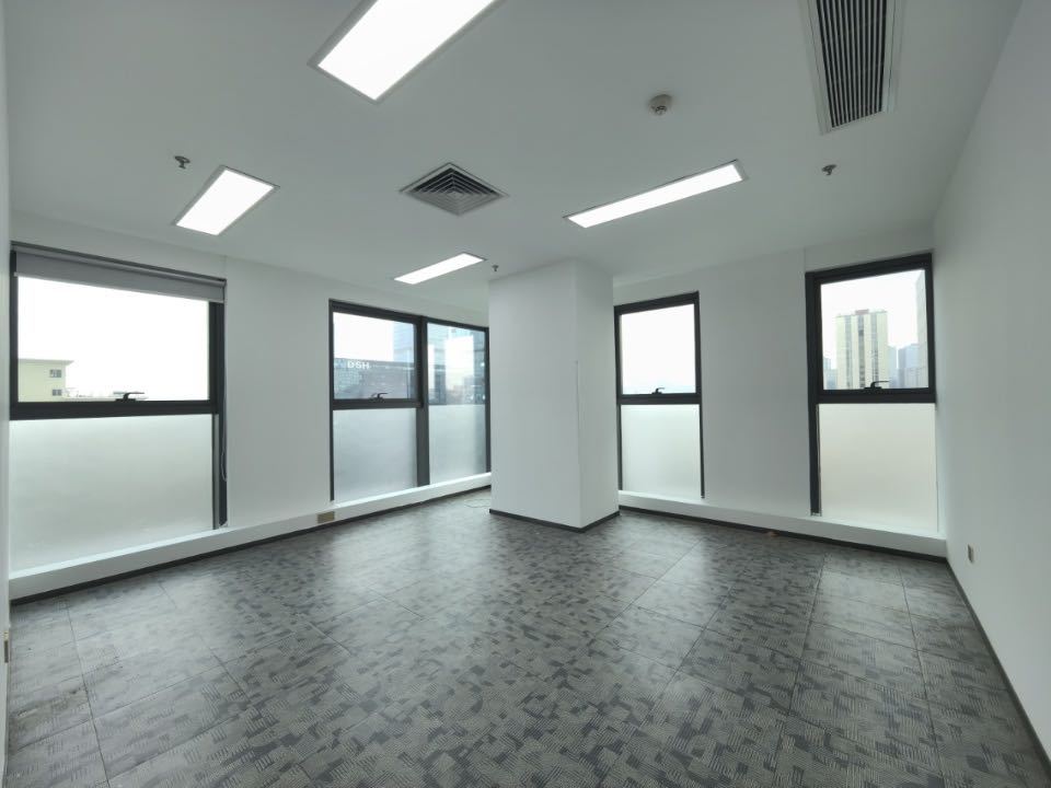 莲花广场563.23平米精装办公室出租_南头 - 办公空间资料图 4 莲花广场 办公室隔间