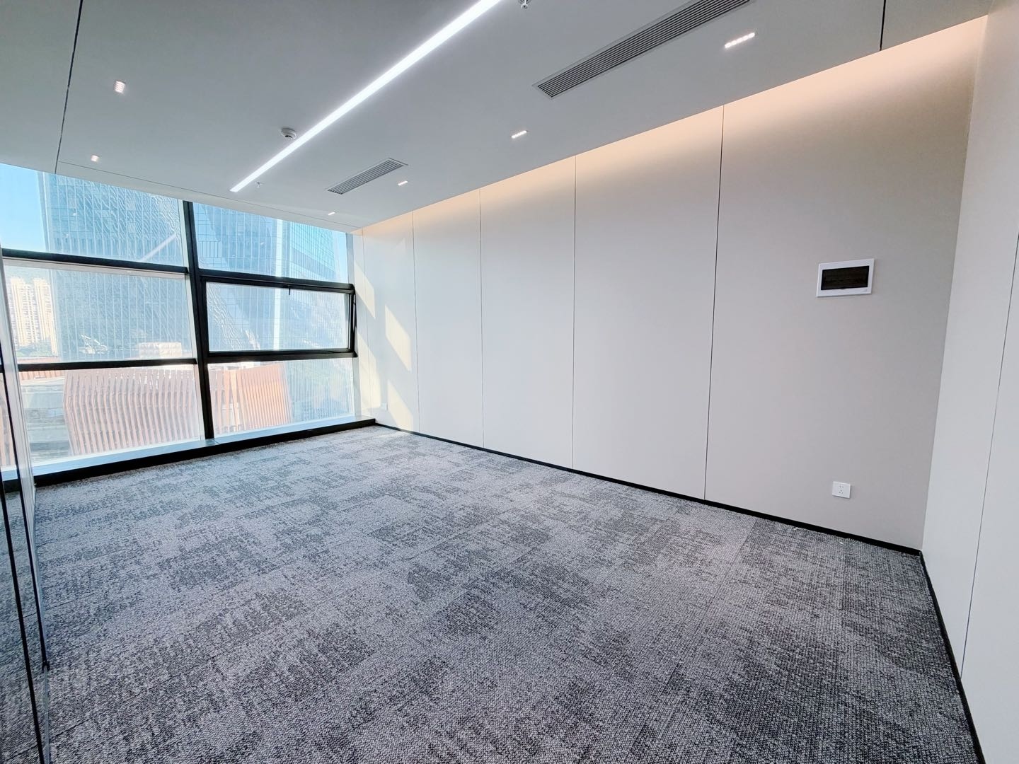 前海自贸大厦90平米精装办公室出租_前海 - 办公空间资料图 6 前海自贸大厦 办公室隔间