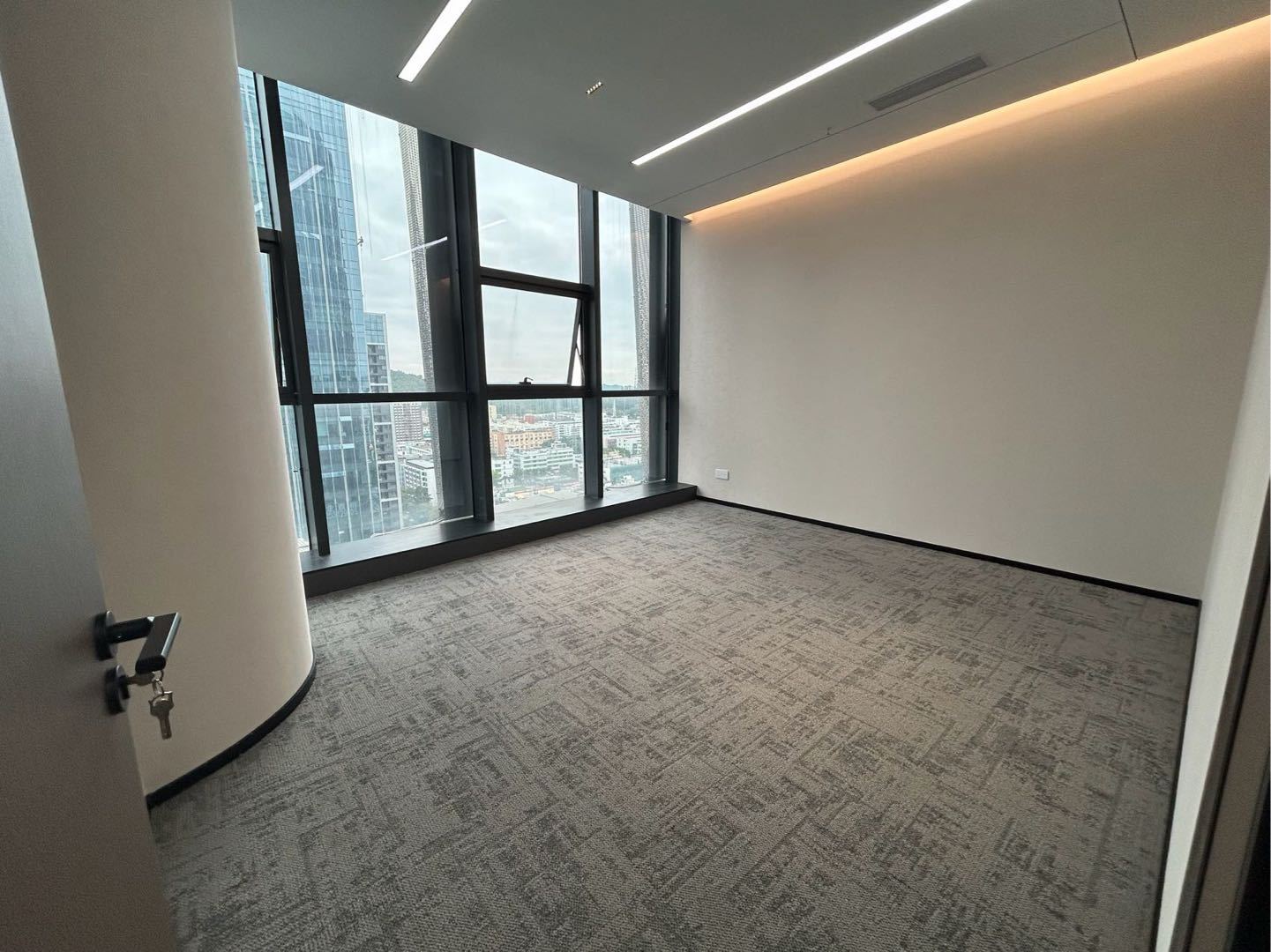 勤诚达大厦258平米豪装办公室出租_新安 - 办公空间资料图 5 勤诚达大厦 办公室隔间