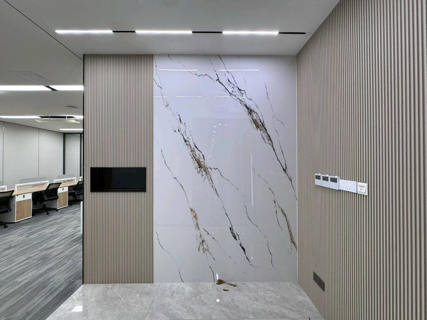 勤诚达大厦216平米精装办公室出租_新安 - 办公空间资料图 2 勤诚达大厦 前台