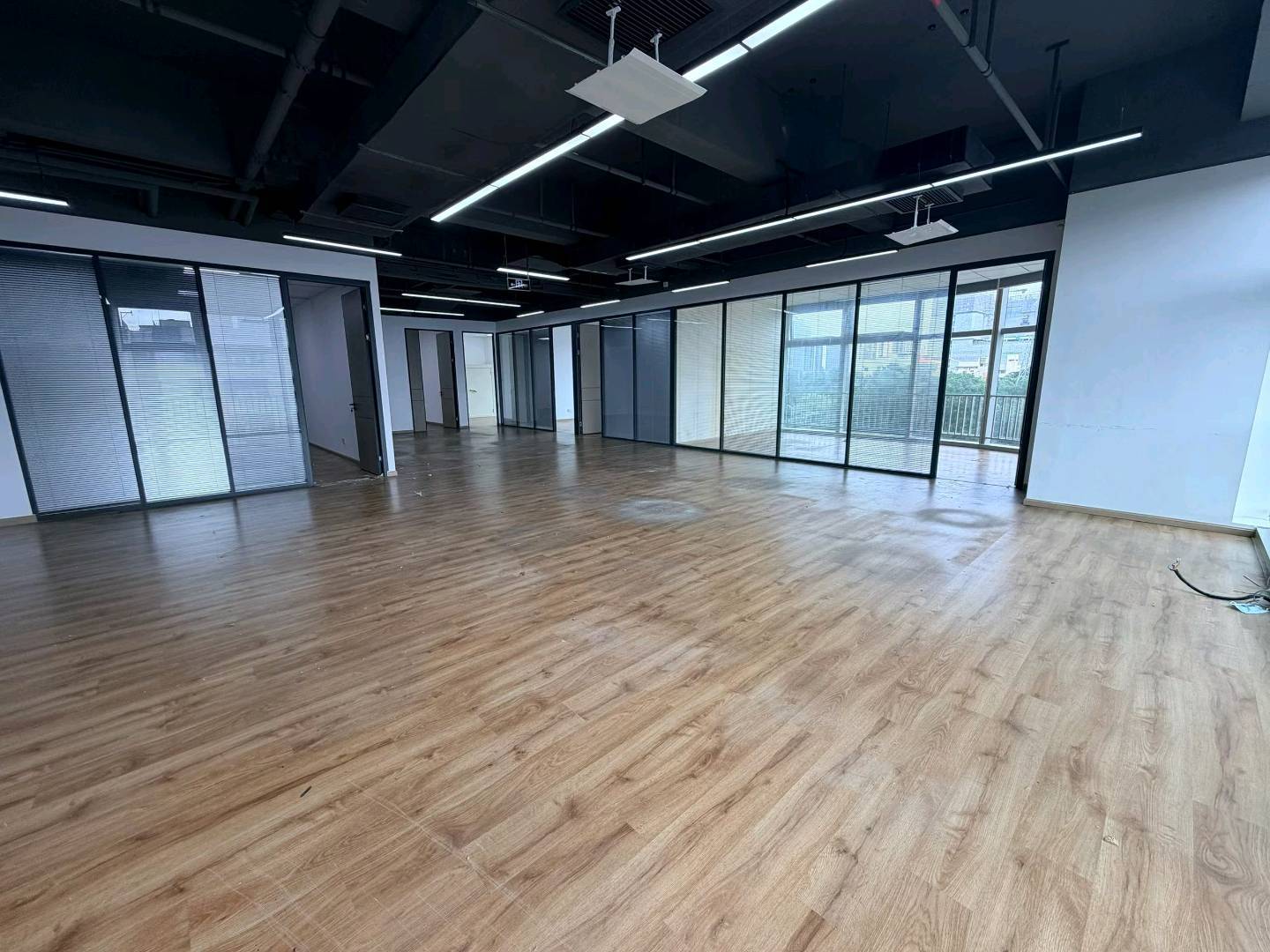 唐商科技大厦465平米精装办公室出租_南头 - 办公空间资料图 3 唐商科技大厦 办公室开间