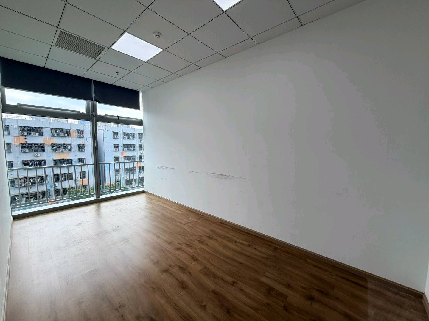 唐商科技大厦465平米精装办公室出租_南头 - 办公空间资料图 5 唐商科技大厦 办公室隔间