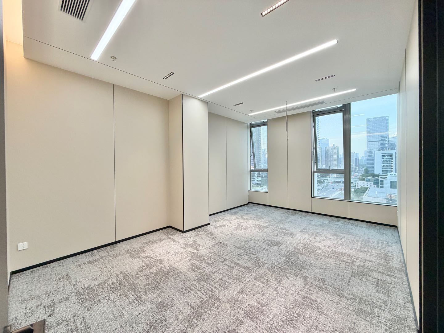 远望谷大厦288平米精装办公室出租_科技园 - 办公空间资料图 4 远望谷大厦 办公室隔间