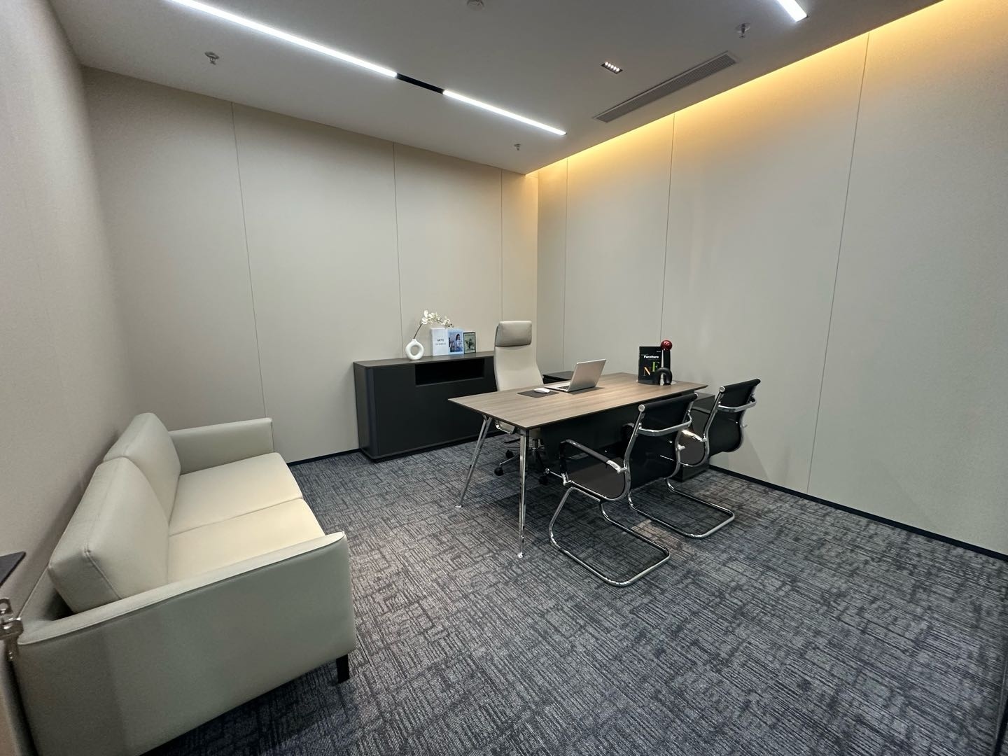皇岗商务中心152平米精装办公室出租_福田中心区 - 办公空间资料图 3 皇岗商务中心 办公室隔间